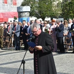 Polowa Msza św. przy katedrze na 45 lat Solidarności