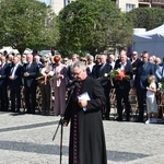 Polowa Msza św. przy katedrze na 45 lat Solidarności