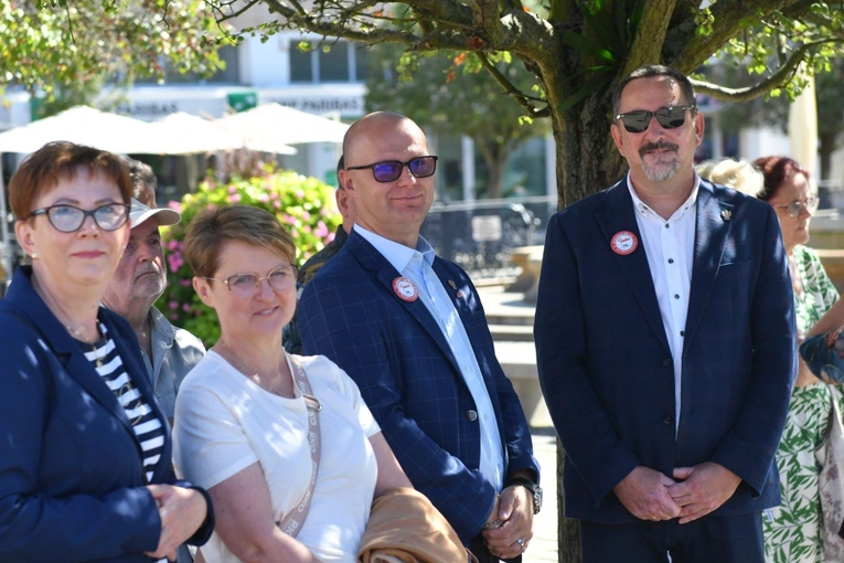 Polowa Msza św. przy katedrze na 45 lat Solidarności