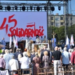 Polowa Msza św. przy katedrze na 45 lat Solidarności