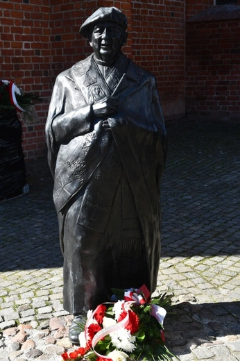 Polowa Msza św. przy katedrze na 45 lat Solidarności