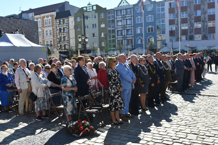 Polowa Msza św. przy katedrze na 45 lat Solidarności