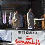 Polowa Msza św. przy katedrze na 45 lat Solidarności