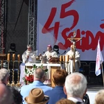 Polowa Msza św. przy katedrze na 45 lat Solidarności