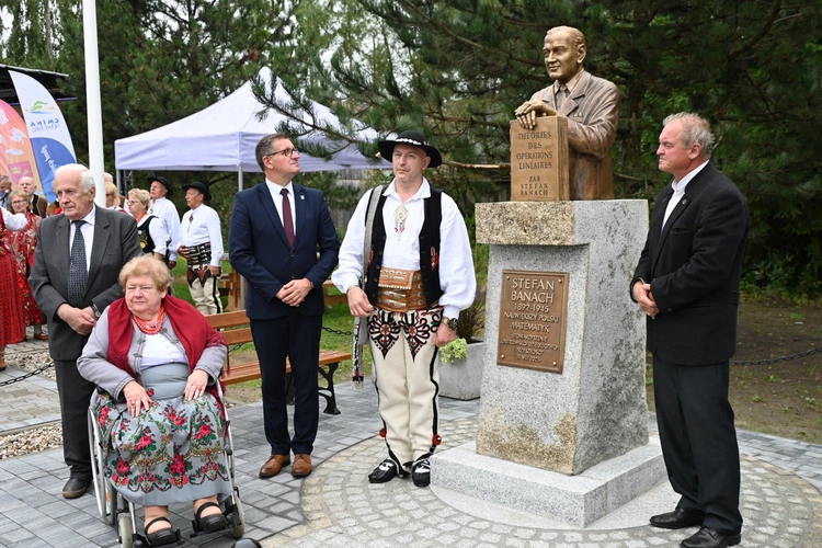 Odsłonięcie pomnika Stefana Banacha 