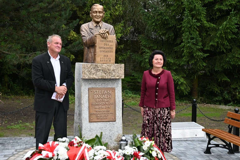 Odsłonięcie pomnika Stefana Banacha 