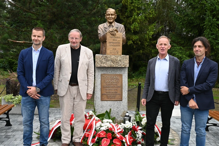 Odsłonięcie pomnika Stefana Banacha 