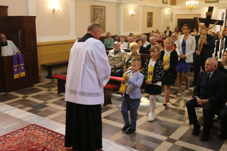 Joniec. Przy nowym ołtarzu