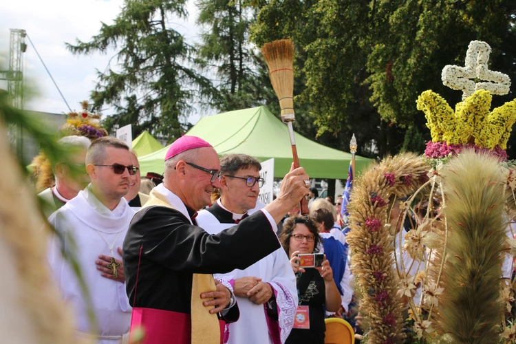 Płońsk. Wojewódzko-diecezjalne święto plonów  cz.I