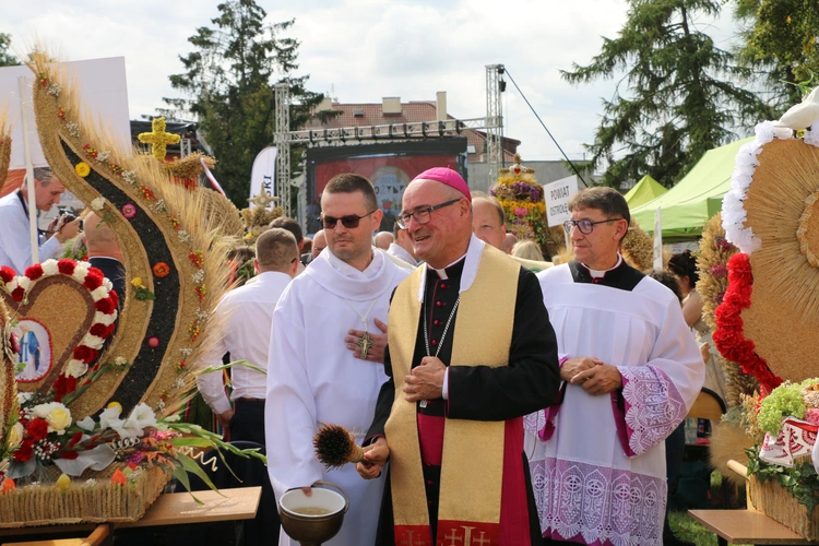 Płońsk. Wojewódzko-diecezjalne święto plonów  cz.I