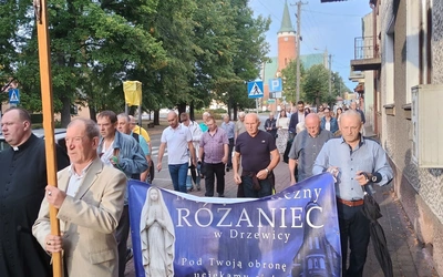 Męski Różaniec w Drzewicy w intencji dzieci