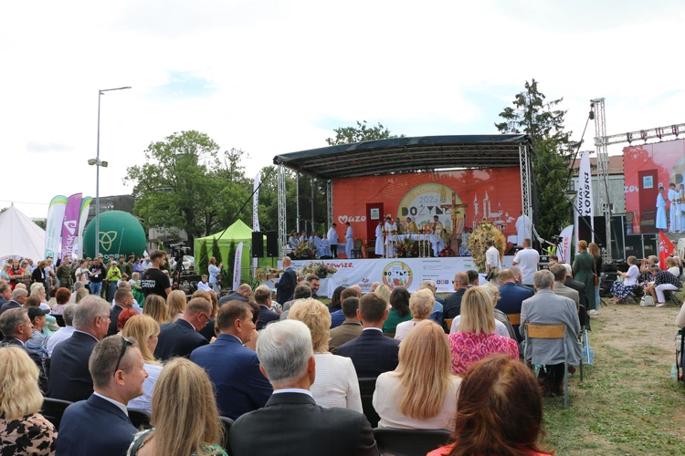 Płońsk. Wojewódzko-diecezjalne święto plonów cz. II