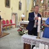 Spotkanie rozpoczęła para diecezjalna - Iwona i Marek Kurowscy wraz z modeeratorem ks. Mirosławem Rakoczym.