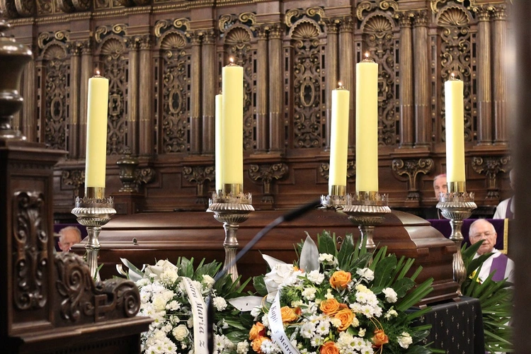 Msza św. żałobna w intencji bp. Jana Szkodonia