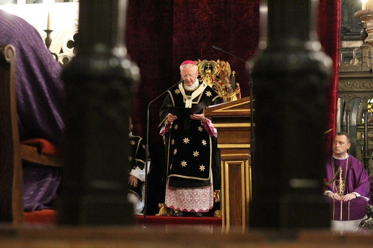 Msza św. żałobna w intencji bp. Jana Szkodonia