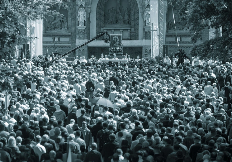 Królowa pękniętej ziemi Jak w 1925 r. Maryja Piekarska połączyła podzielone granicą śląskie rodziny