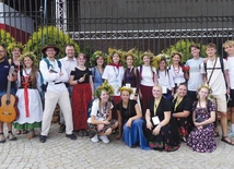Rekordowo liczna grupa muzycznych żywieckiej pielgrzymki. 