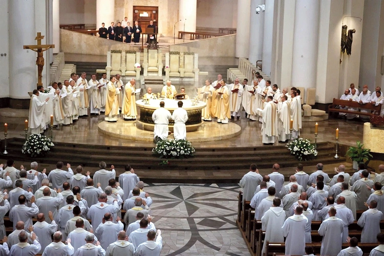 Do katowickiej katedry pielgrzymowali księża, diakoni stali oraz klerycy WŚSD.