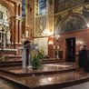 Dzień  po ogłoszeniu nominacji bp Przybylski odwiedził sanktuarium Matki Sprawiedliwości i Miłości Społecznej w Piekarach Śląskich.