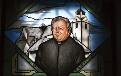 Witraż przedstawiający śp. o. Piotra  Żoka CMF. 