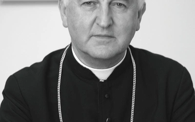 Ostatnie lata życia biskup spędził w osamotnieniu.