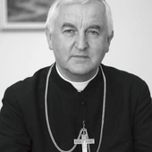 Ostatnie lata życia biskup spędził w osamotnieniu.