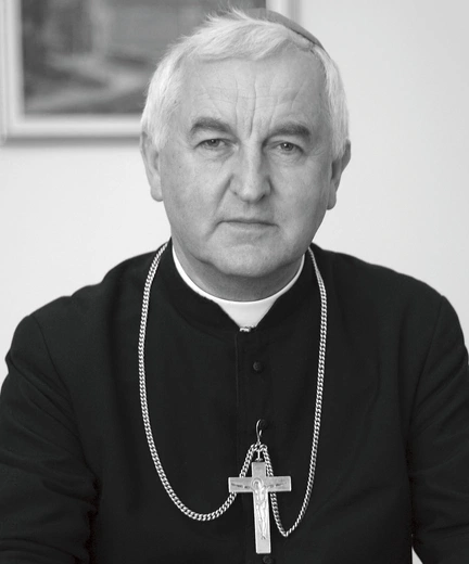 Ostatnie lata życia biskup spędził w osamotnieniu.