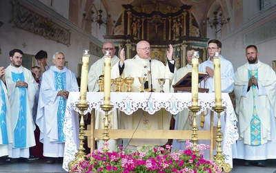 – Mamy naśladować Maryję jako Tę, która nosi w sercu Jezusa Chrystusa, Księcia Pokoju  – mówił abp Józef Górzyński. 