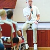 Prelegent prowadzi kanał o nazwie Ceremoniarz na TikToku.