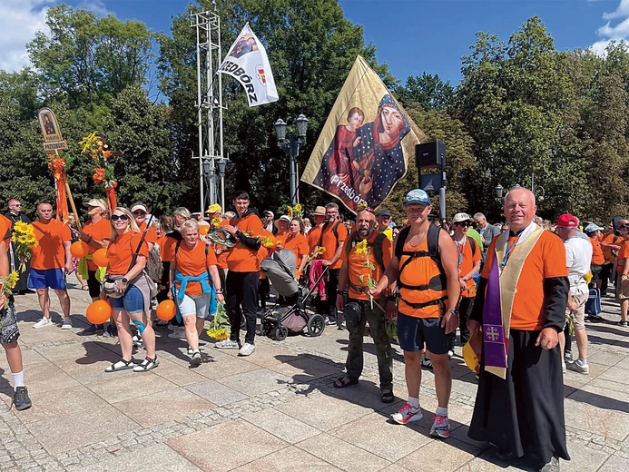Na jasnogórski szczyt weszli  24 sierpnia. Na trzy dni zatrzymali się przy Domu Pamięci  Prymasa Wyszyńskiego w Częstochowie. Tam mieli  okazję zapoznać się z życiem i nauczaniem Prymasa Tysiąclecia. 