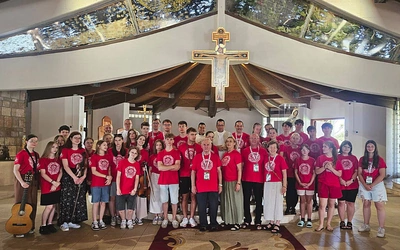 Uczestnicy i ich opiekunowie w Wiecznym Mieście.