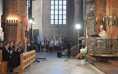 Homilii abp. Tadeusza Wojdy wysłuchali prezydenci Polski  – Karol Nawrocki i Andrzej Duda.