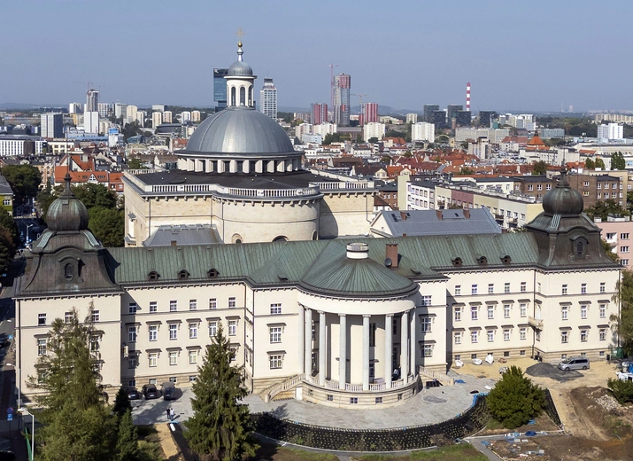 4 października ingres abp. Przybylskiego do katedry Chrystusa Króla w Katowicach