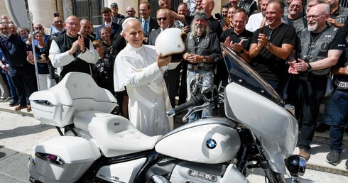„Papieski motocykl” na Placu św. Piotra