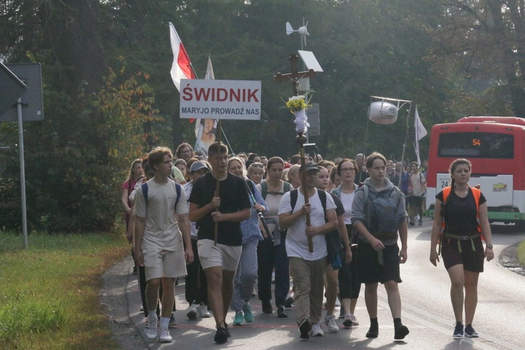 Pielgrzymi w drodze