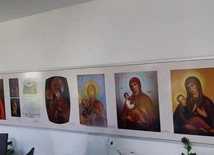 Ofiarowano jej złotą koronę