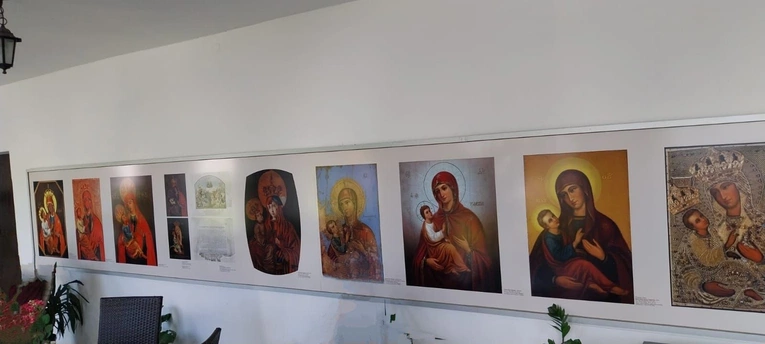 Ofiarowano jej złotą koronę