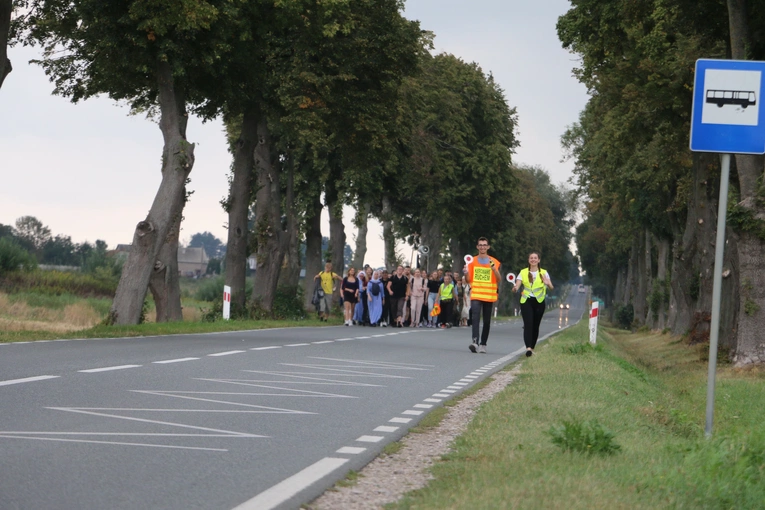 V Młodzieżowa Pielgrzymka z Płońska do Czerwińska n. Wisłą 
