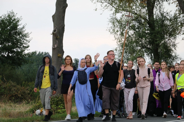 V Młodzieżowa Pielgrzymka z Płońska do Czerwińska n. Wisłą 