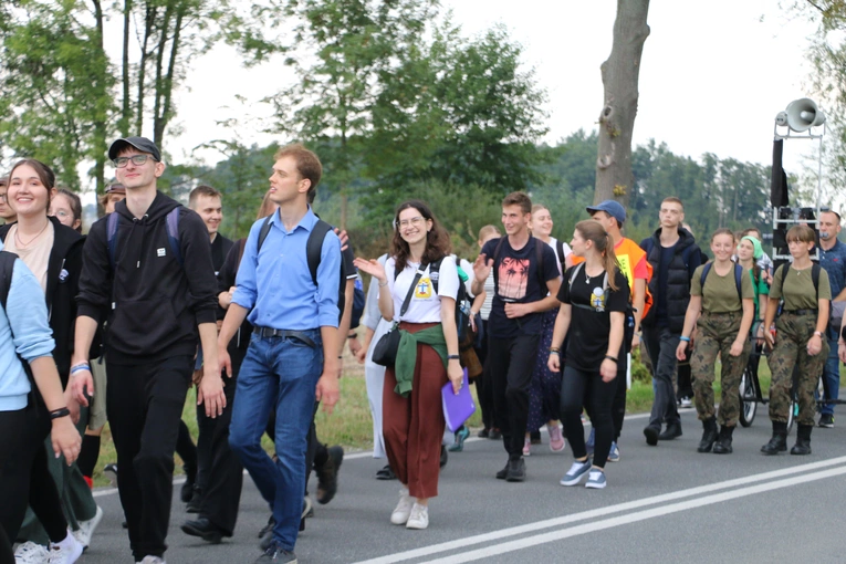V Młodzieżowa Pielgrzymka z Płońska do Czerwińska n. Wisłą 