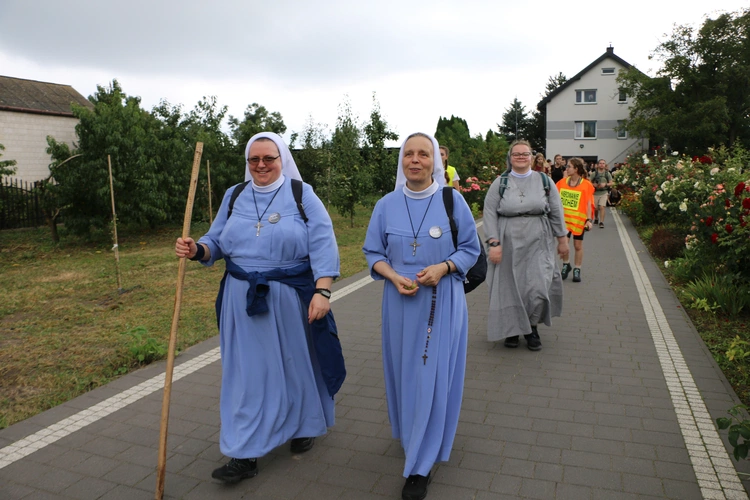 V Młodzieżowa Pielgrzymka z Płońska do Czerwińska n. Wisłą 