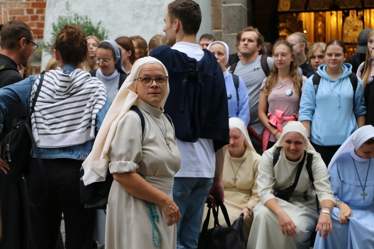 V Młodzieżowa Pielgrzymka z Płońska do Czerwińska n. Wisłą 