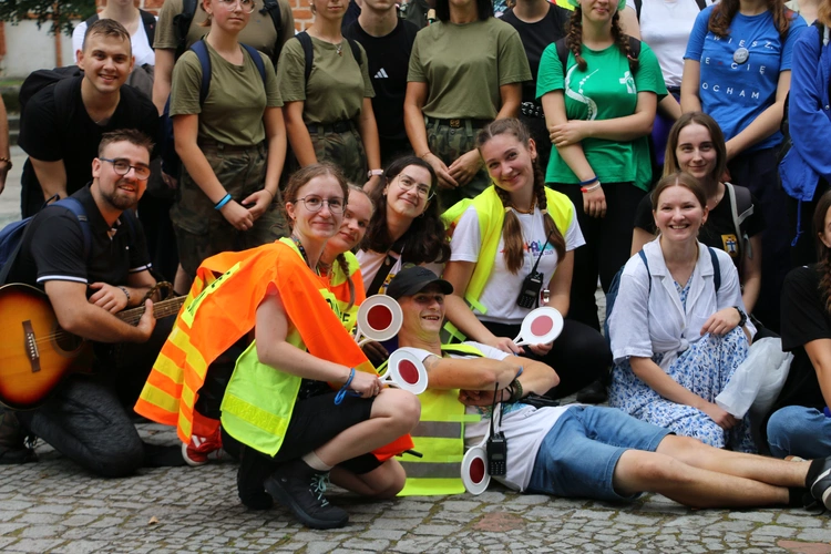 V Młodzieżowa Pielgrzymka z Płońska do Czerwińska n. Wisłą 