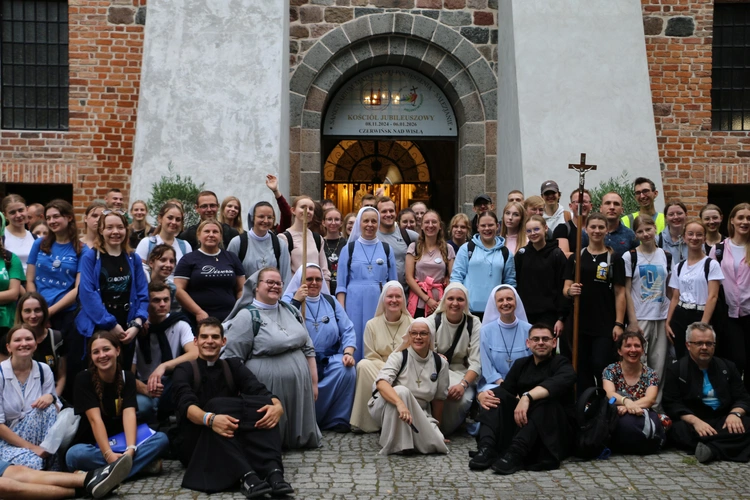 V Młodzieżowa Pielgrzymka z Płońska do Czerwińska n. Wisłą 