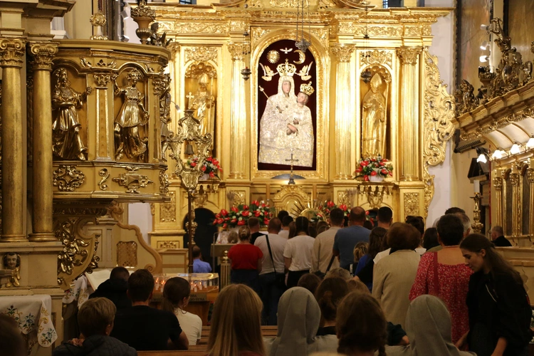 V Młodzieżowa Pielgrzymka z Płońska do Czerwińska n. Wisłą 