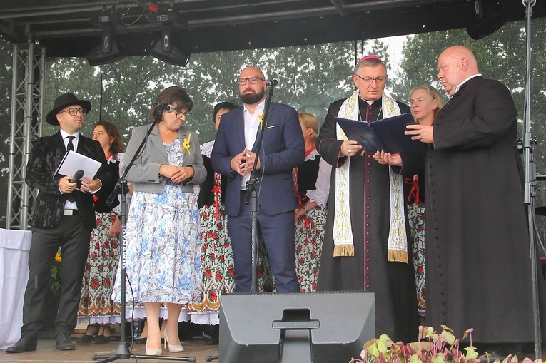 Aby nasze świętowanie było szczere, Bóg każe na nich spojrzeć