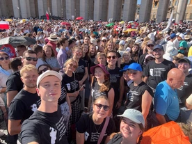 Młodzi podczas kanonizacji młodych