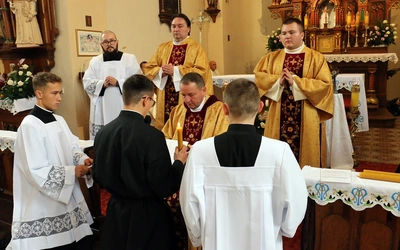 Po raz pierwszy, kolejny i na całe życie - młodzi salwatorianie ślubują Bogu