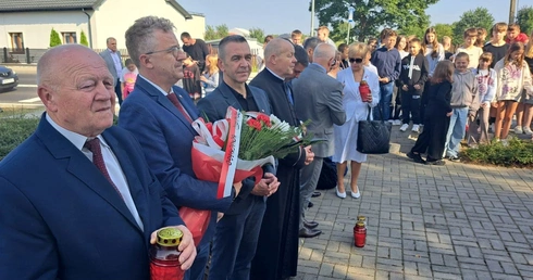 Społeczeństwo ziemi koneckiej pamięta o bohaterskich żołnierzach. 