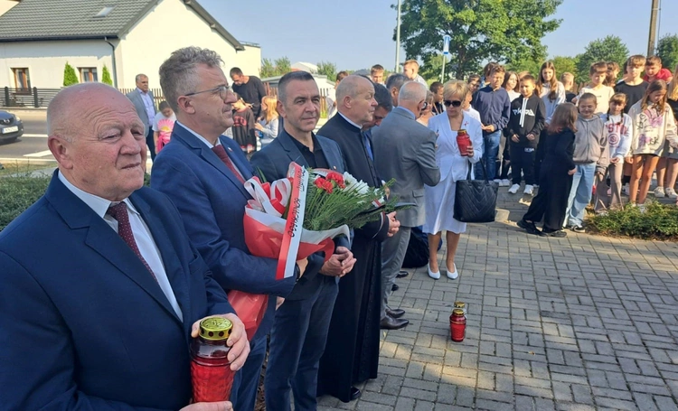 Społeczeństwo ziemi koneckiej pamięta o bohaterskich żołnierzach. 